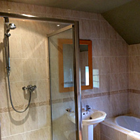 Double bedroom bathroom